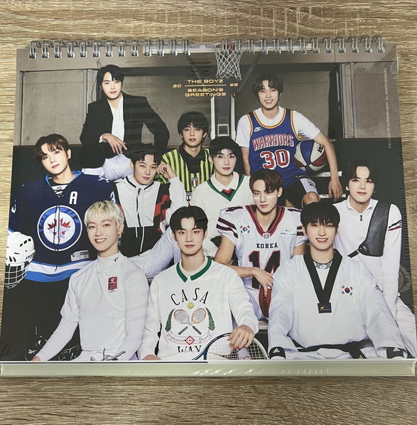 BOYZ: 2022 Season's Greetings: Desk Calendar-