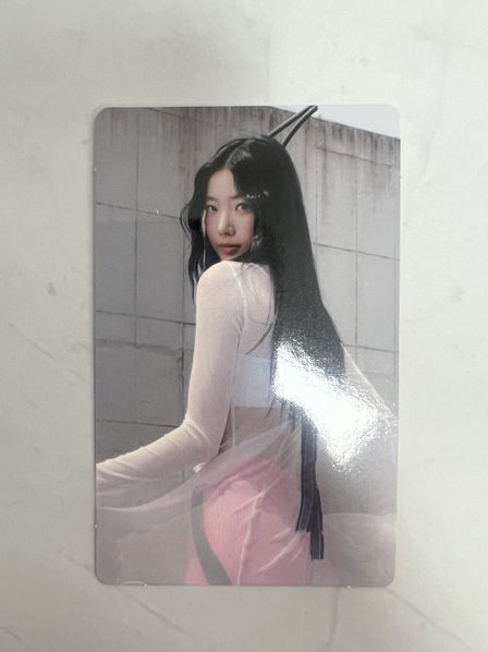 Le Sserafim: Unforgiven: Weverse Photocard-