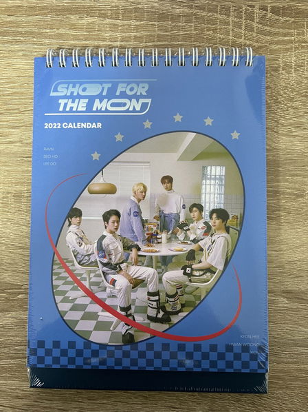 Oneus: 2022 Season's Greetings: Desk Calendar-