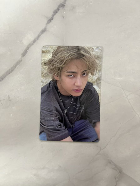 V (BTS): Layover: Photocard-